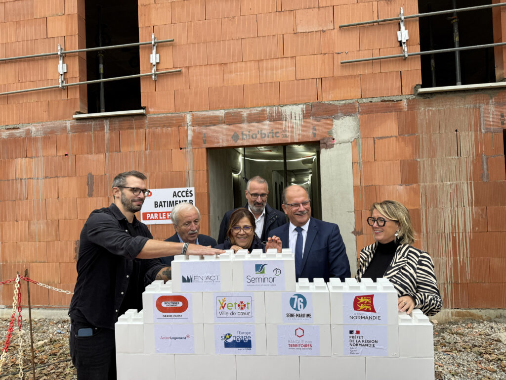 Pose de la première pierre