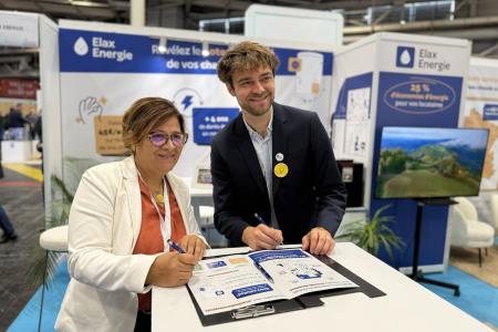 Signature du contrat avec Elax